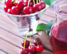 Ingredientes para vino de cereza de bayas congeladas