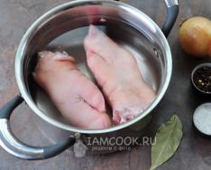 Cómo cocinar patas de cerdo